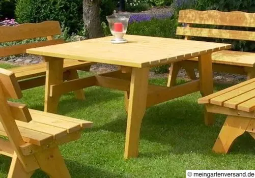 Massiver Gartentisch aus Holz für 4 Personen mit Sitzgelegenheiten