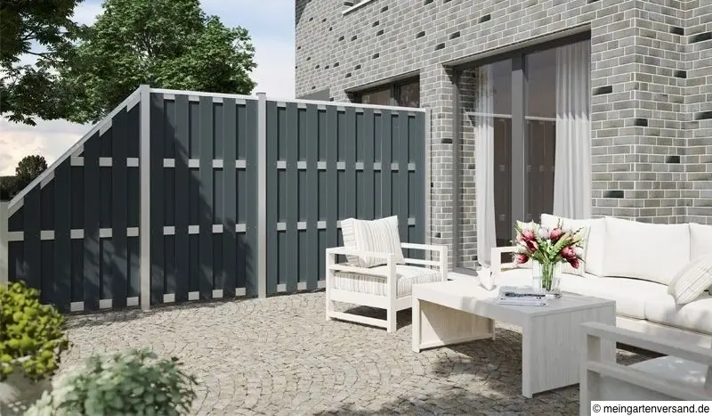Terrasse mit Sichtschutzzaun aus WPC