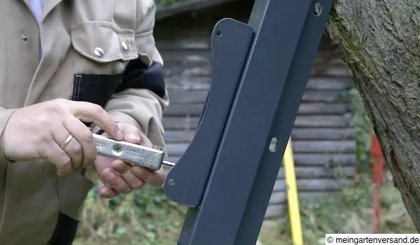 Anschlagblech befestigen