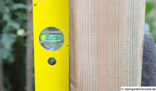 Pfosten senkrecht ausrichten