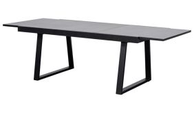 Der Ausziehtisch Alu verbindet modernes Design mit intelligenter Funktionalität und bietet Platz für 10 bis 12 Personen