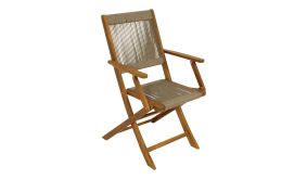 Klappbarer Gartensessel mit gestell aus Akazie und Bespannung aus Rope vor weißem Hintergrund