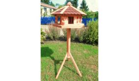 Unser Vogelhaus "Orlau" ist wahlweise mit oder ohne Ständer erhältlich. 59 x 50 x 38 cm