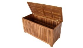 Die Kissentruhe Vannes bietet mit einem Innenmaß von ca. 108 x 44 x 48 cm ausreichend Platz für Ihre Auflagen.