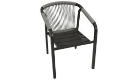 Der Outdoor Stapelstuhl bringt Design und Funktion auf einen Nenner. Flexibles 4er-Set für den Garten, die Terrasse oder den Balkon