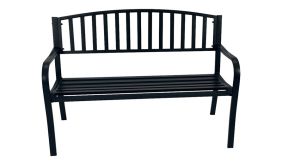 Die 127 x 63 x 85 cm Outdoorbank überzeugt mit einer klaren Linienführung im Stil klassischer Parkbänke