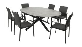 Aluminiummöbel Set mit 6 Stapelsesseln und passendem ausziehbaren Tisch vor weissem Hintergrund