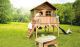 TÜV-geprüfte Kinderhütte aus Holz mit Veranda und langer Rutsche zum Spielen und Entdecken