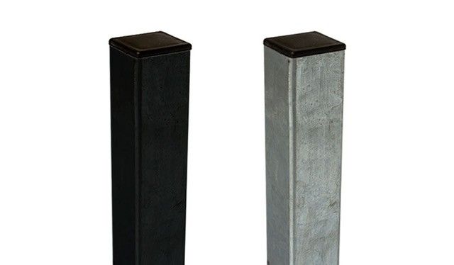 Sie erhalten den Stahl Zaunpfosten in zwei Ausführungen: feuerverzinkt und schwarz (ähnlich RAL 9005) pulverbeschichtet