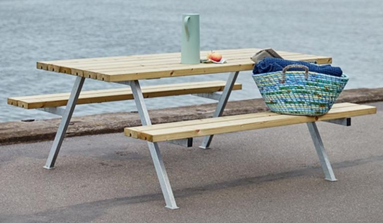 Preisgünstiger Alpha Picknicktisch mit 4-6 Sitzplätzen. Für Holzfreunde gibt es Modelle aus Kiefer/Fichte und Lärche