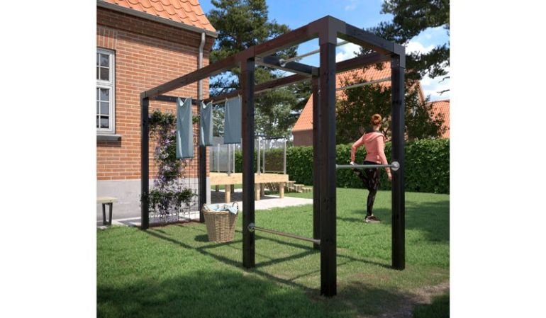 Das Outdoor Fitnessgerät Cubic: Eine 369 x 108 x 208 cm Multifunktionseinheit aus Wäscheständer, Sportstation und Rankgitter