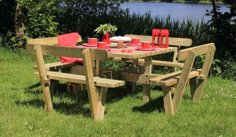 237 x 237 x 84 cm Picknick-Sitzgruppe aus druckimprägniertem skandinavischem Nadelholz mit eckiger Tischplatte