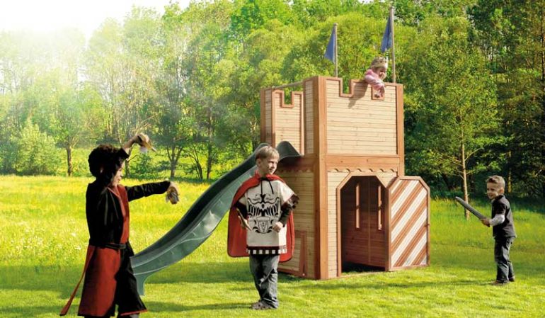Der TÜV-geprüfte, 306 x 110 x 195 cm große Spielturm "Markus" ist die ideale Holzspielburg für tapfere Ritter und hübsche Prinzessinnen. Er lädt zu ausgiebigen Rollenspielen ein und regt die Fantasie Ihrer Kinder an.