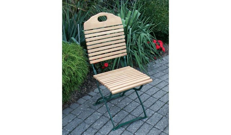Der wetterfeste Stuhl aus der Biergarnitur Serie Visby - erhältlich in 2 Varianten - besteht aus einem verzinkten, rostfreien Flachstahlgestell und einer Belattung aus Robinienholz. Ein langlebiger Begleiter für Ihren Outdoorbereich!