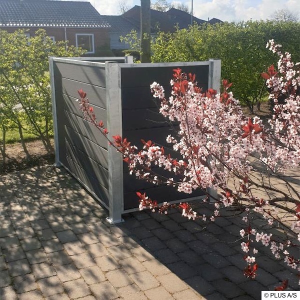 Die Einfassung fügt sich geschmeidig in den Garten ein